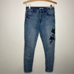 Forever 21 embroidered floral‎ skinny jeans size 26